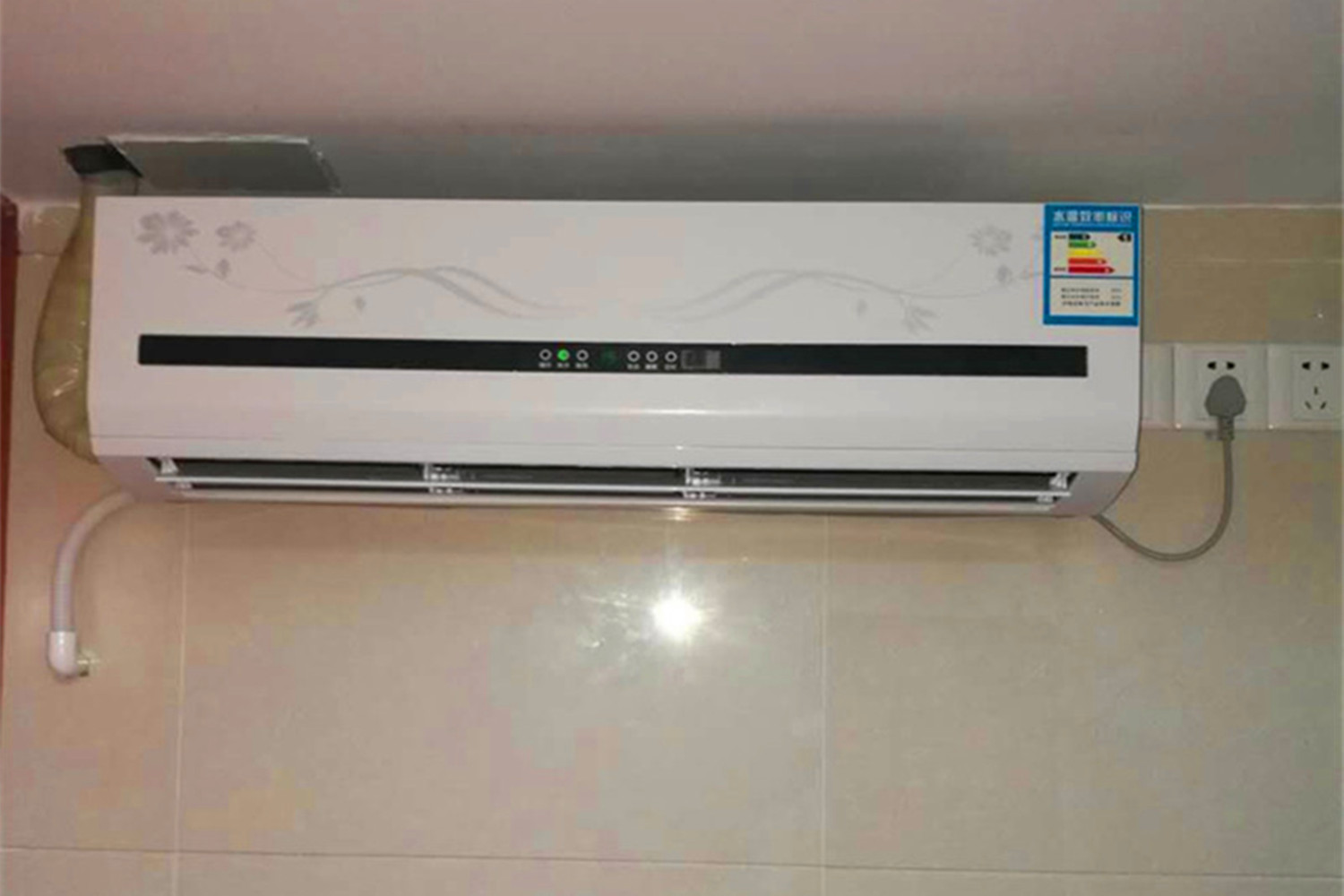 壁掛式水溫空調(diào)安裝案例實拍